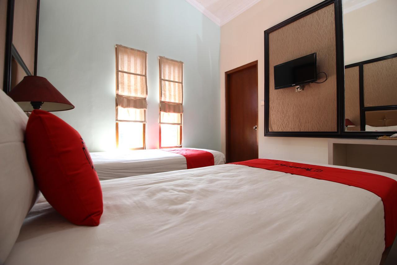 Reddoorz Plus Near Tugu Jogja 2 Yogyakarta Buitenkant foto