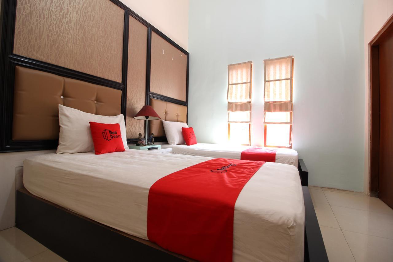 Reddoorz Plus Near Tugu Jogja 2 Yogyakarta Buitenkant foto