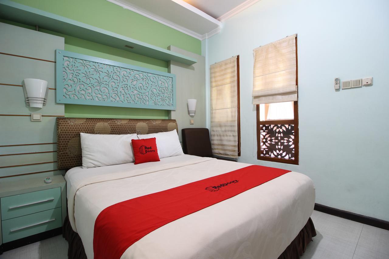 Reddoorz Plus Near Tugu Jogja 2 Yogyakarta Buitenkant foto
